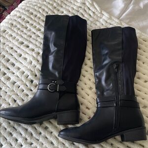 Black size 9M, faux leather,knee high boots. Side zip, pull on. Buckle. NWOT.